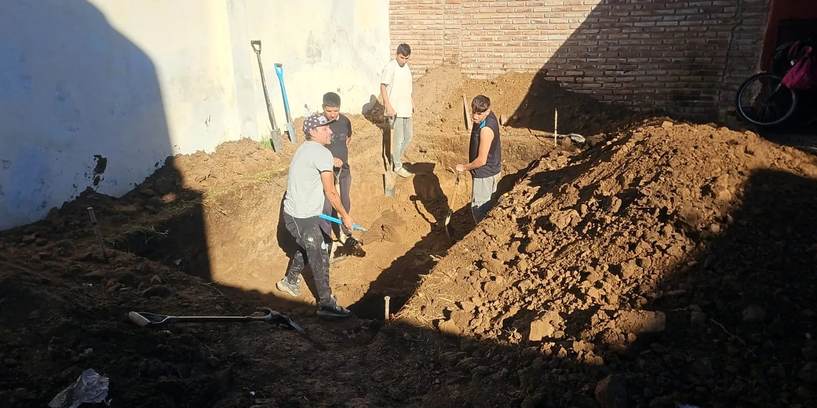 Patio durante la excavación del pozo